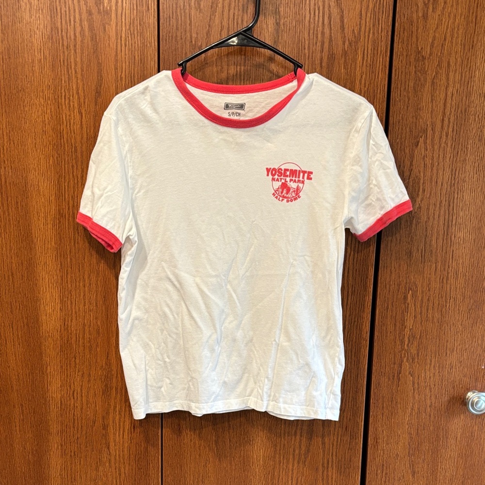 White/red details Yosemite logo t shirt